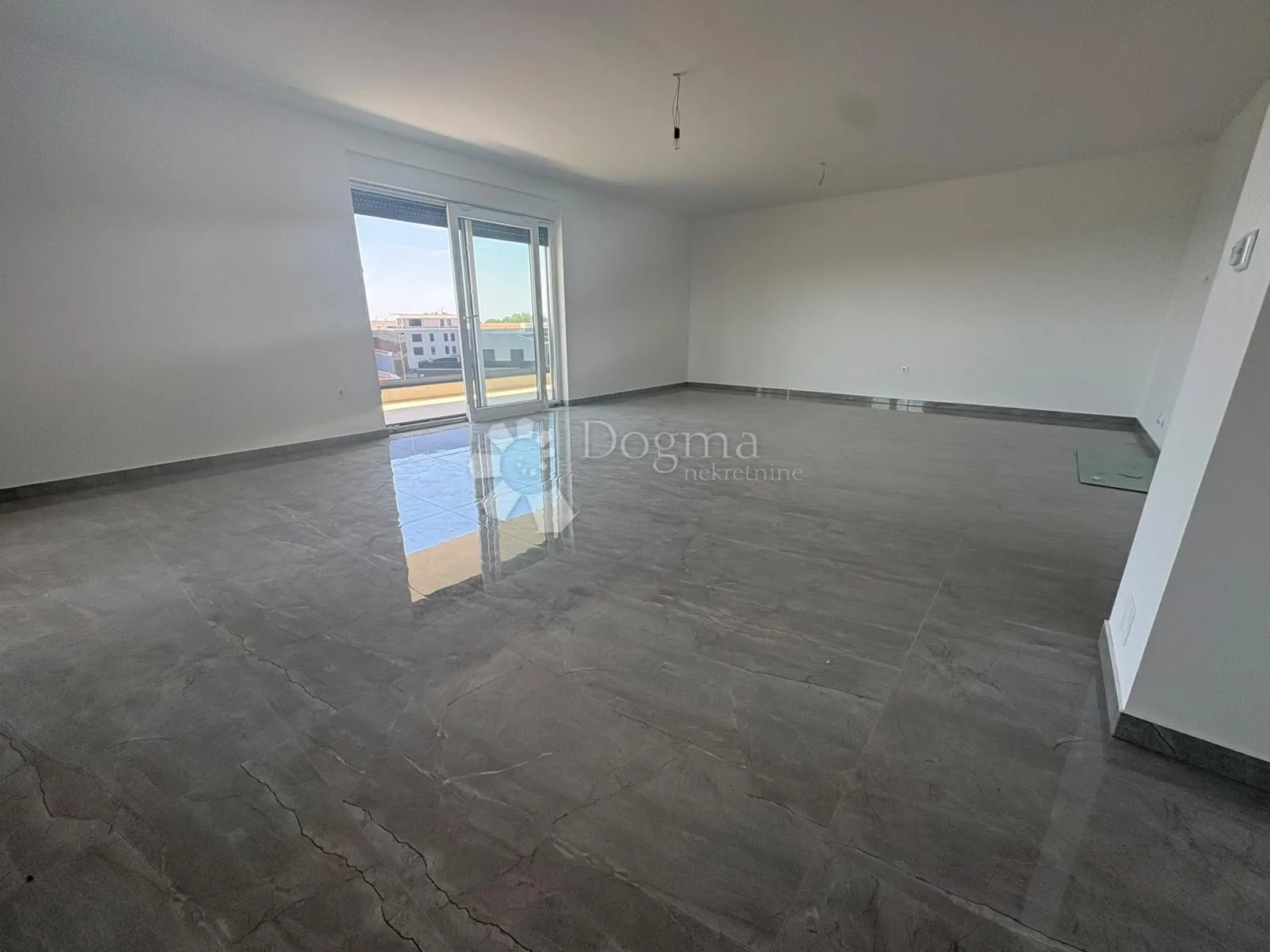 penthouse sa 3ss+db i krovnom terasom 800m od mora - slika 2