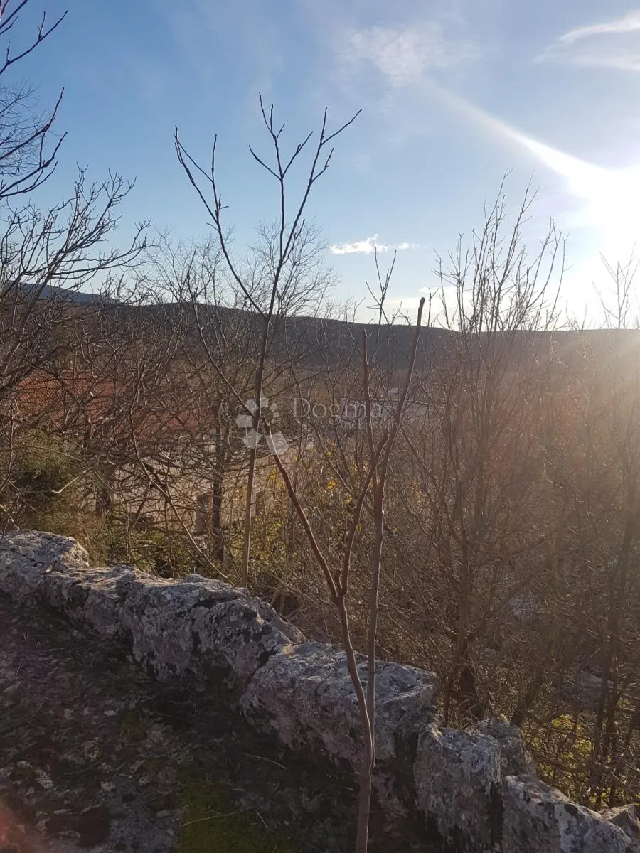 kamene kuće sa 3.500 m² zemljišta – mir, privatnost i blizina splita - slika 16