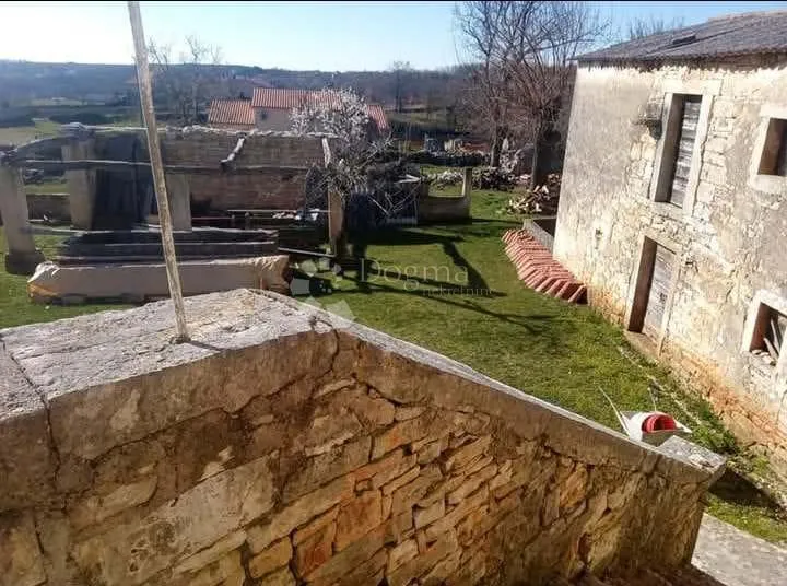 kuca sa velikim građevinskim terenom - slika 5