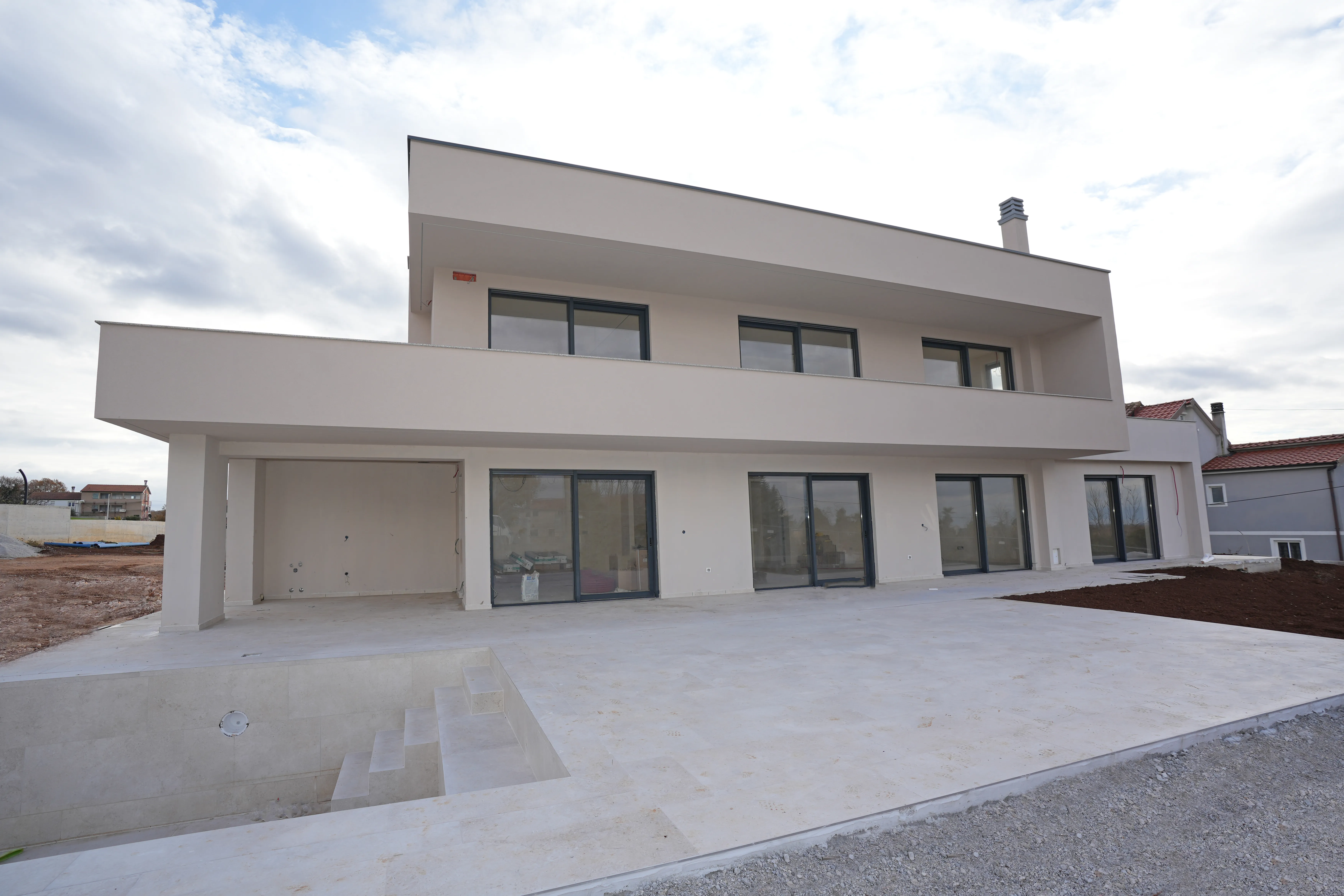moderna vila s bazenom u naselju nedaleko poreča - slika 2
