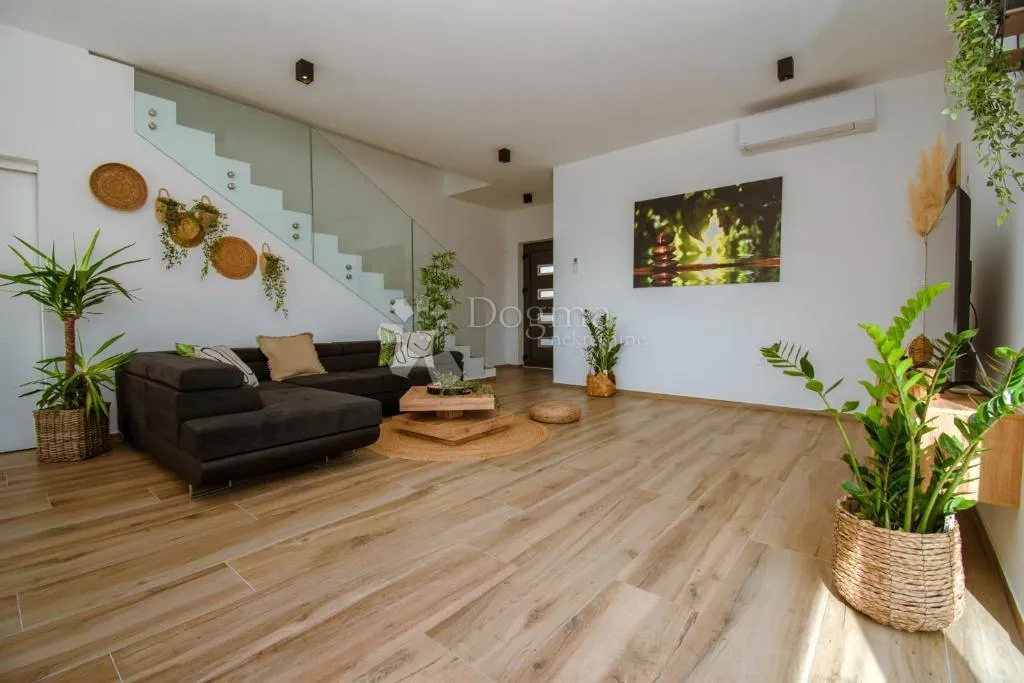 prekrasna vila pomer - slika 8