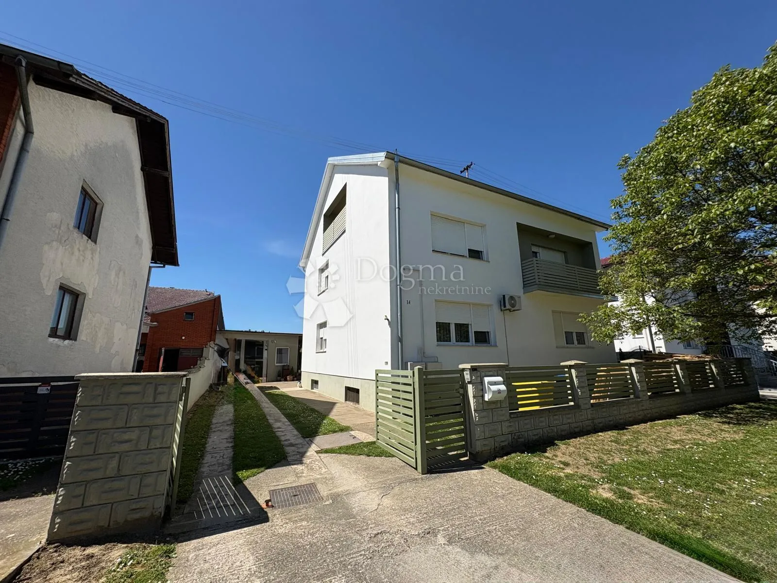 Kuća 648 m² s podrumom i potencijalom za 2 stana - Otok
