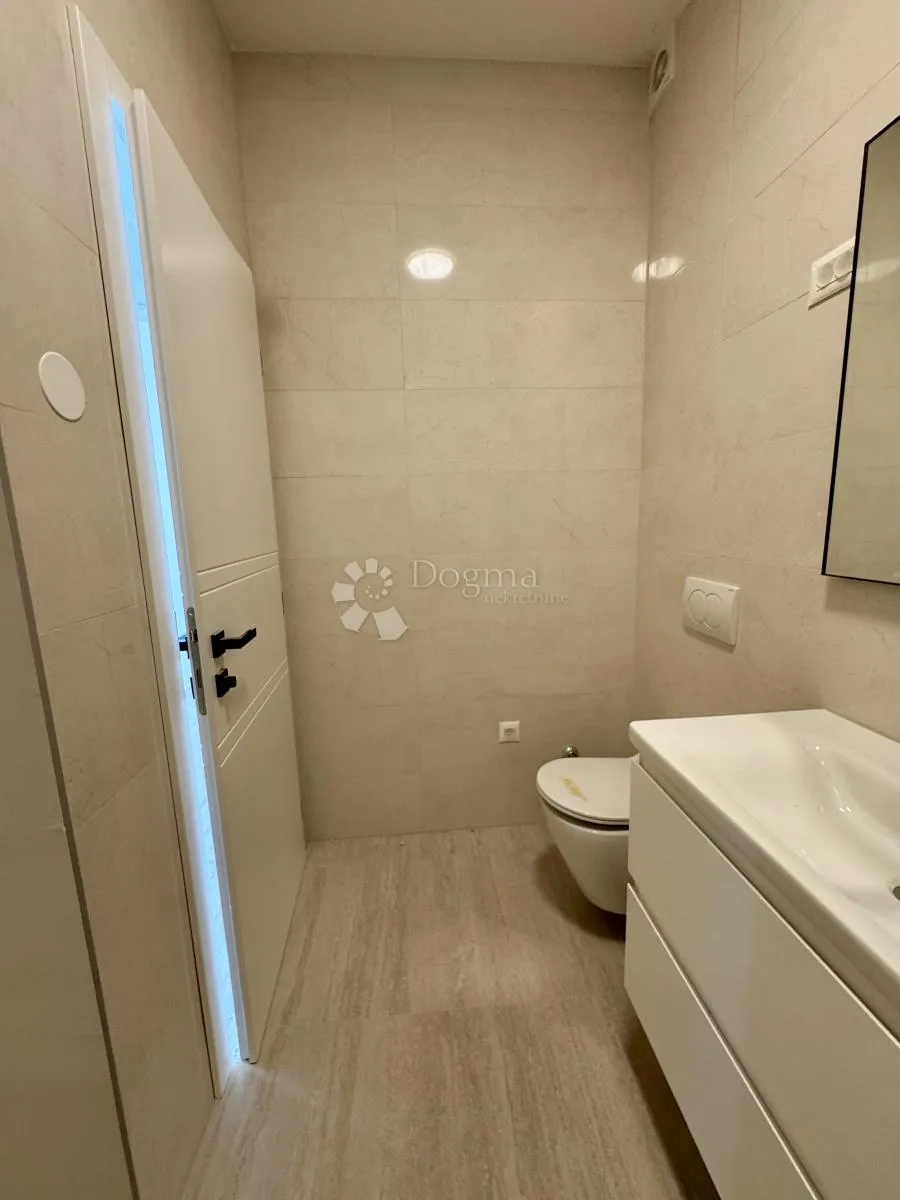 penthouse 20m od mora, maslenica - slika 12