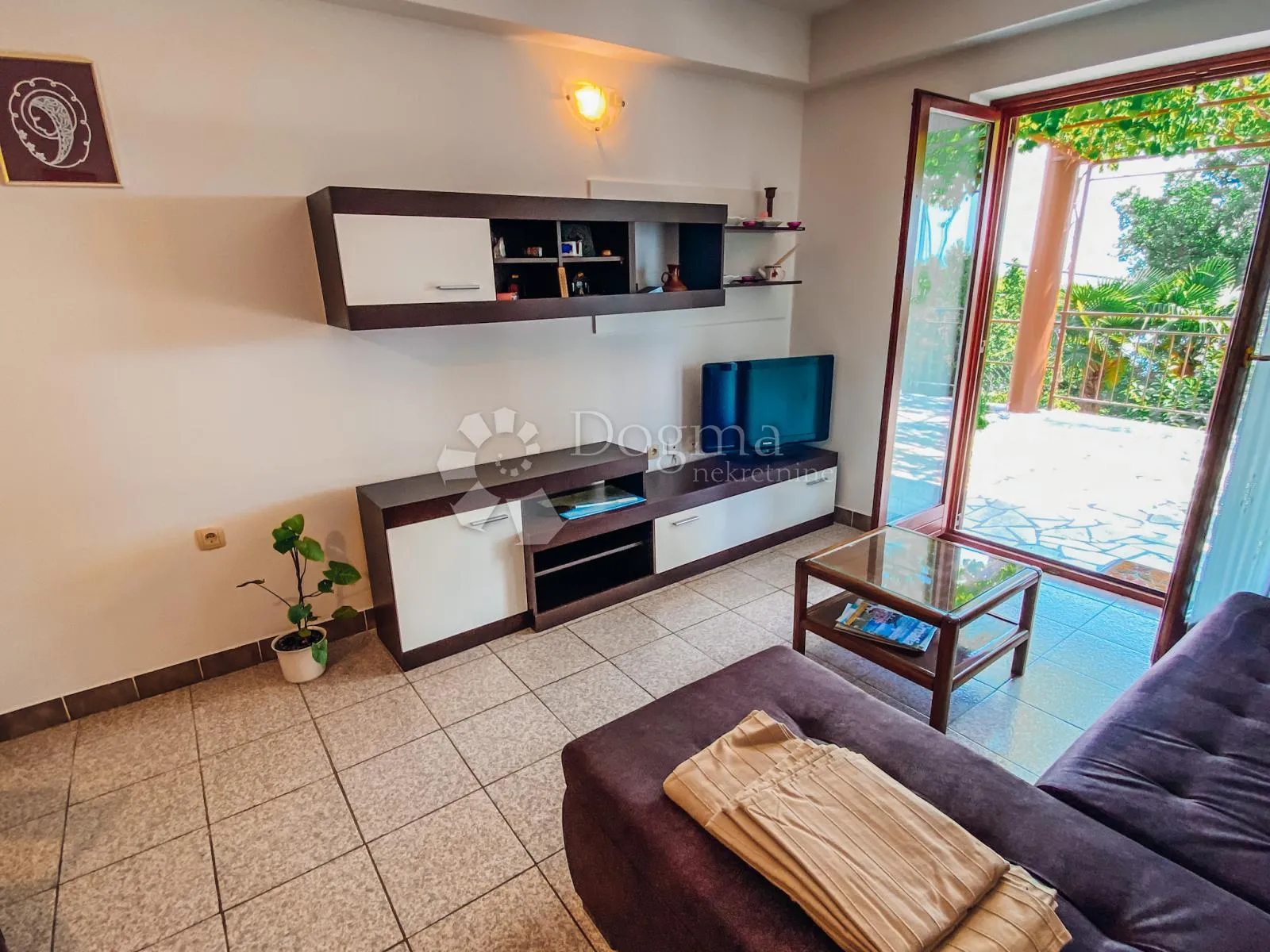 kuća sa 3 apartmana i fenomenalnim pogledom - slika 12