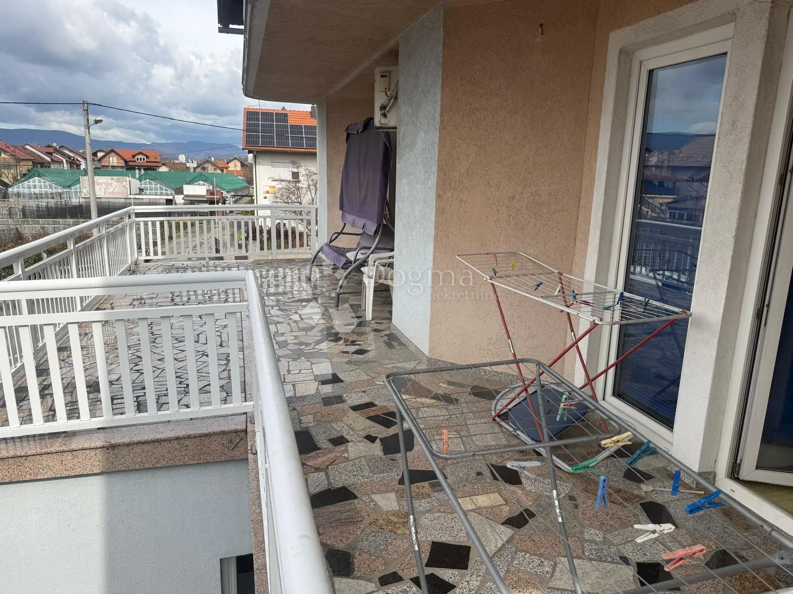 kuća s poslovnim prostorom u resniku - slika 21