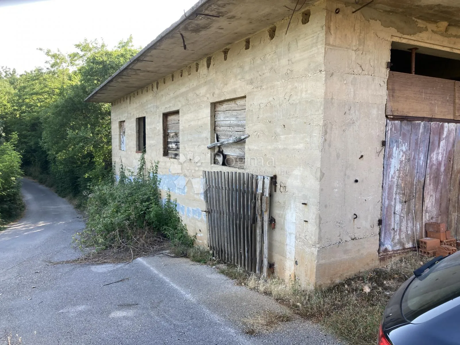 perspektivna kuća kraj izvora cetine - slika 8