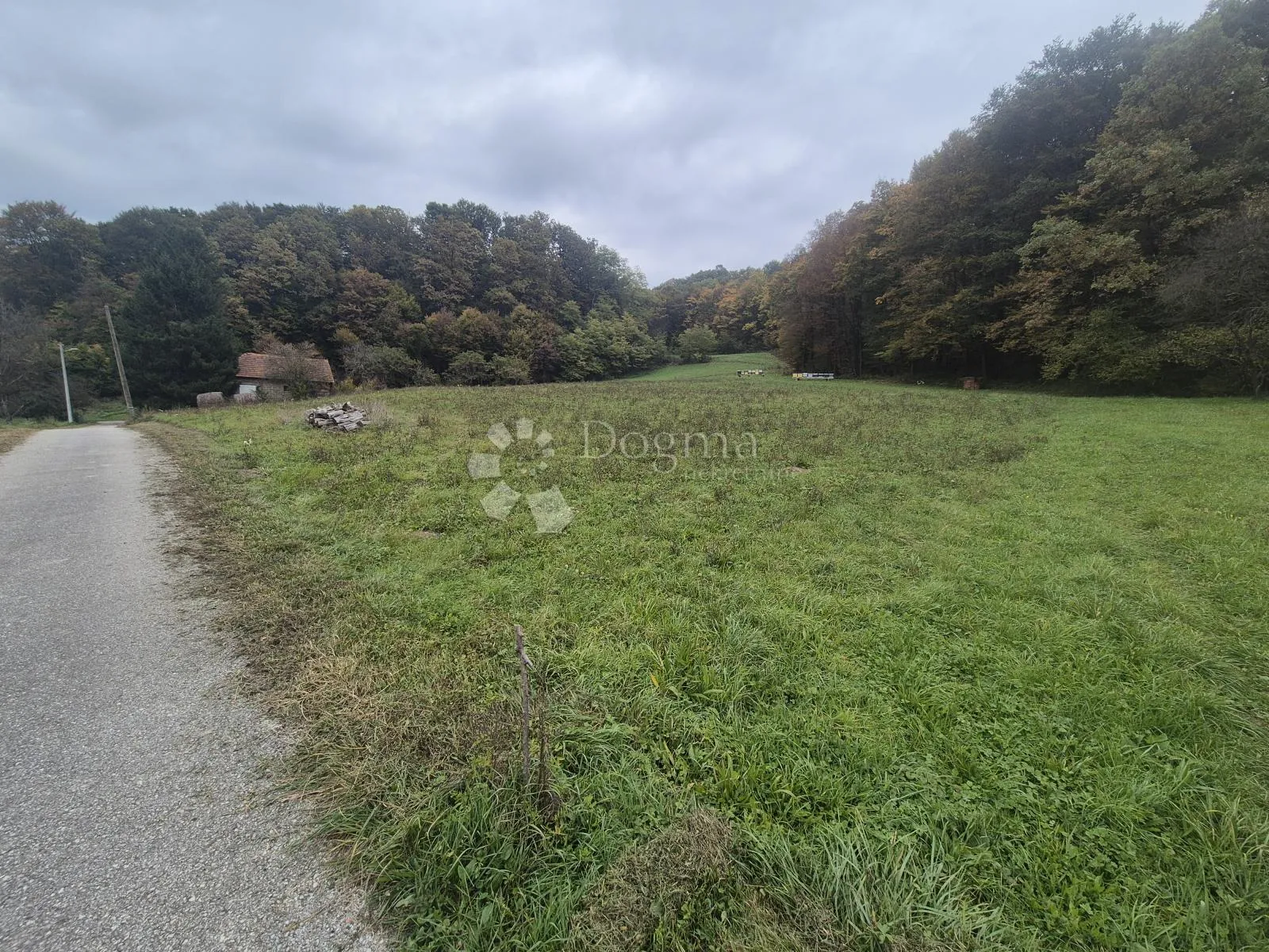 Građevinsko zemljište 1.300m² na izvrsnoj lokaciji nadomak Zaprešića i Zaboka - Luka