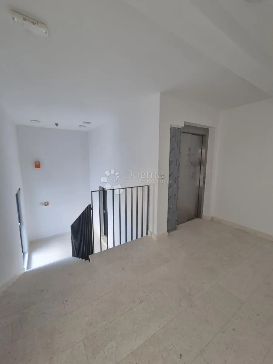 luksuzni penthouse s jacuzzijem (s16), pogledom na more i dva garažna mjesta – treći kat - slika 17