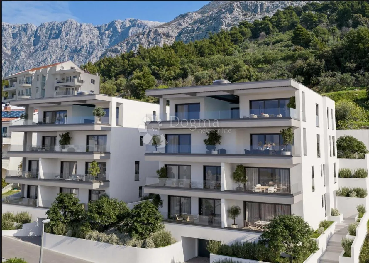 ekskluzivni penthouse s bazenom i pogledom na more -makarska - slika 1
