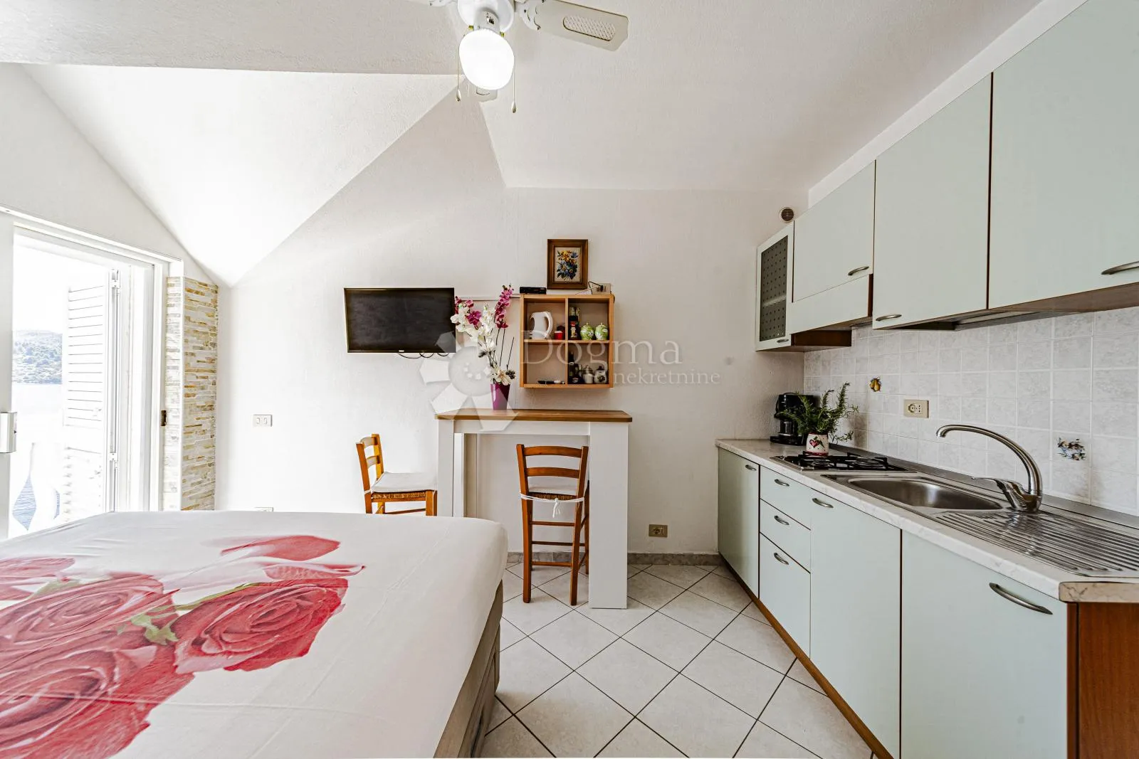 prvi red do mora: samoodrživa apartmanska vila s uhodanim poslovanjem – vela luka, korčula - slika 129