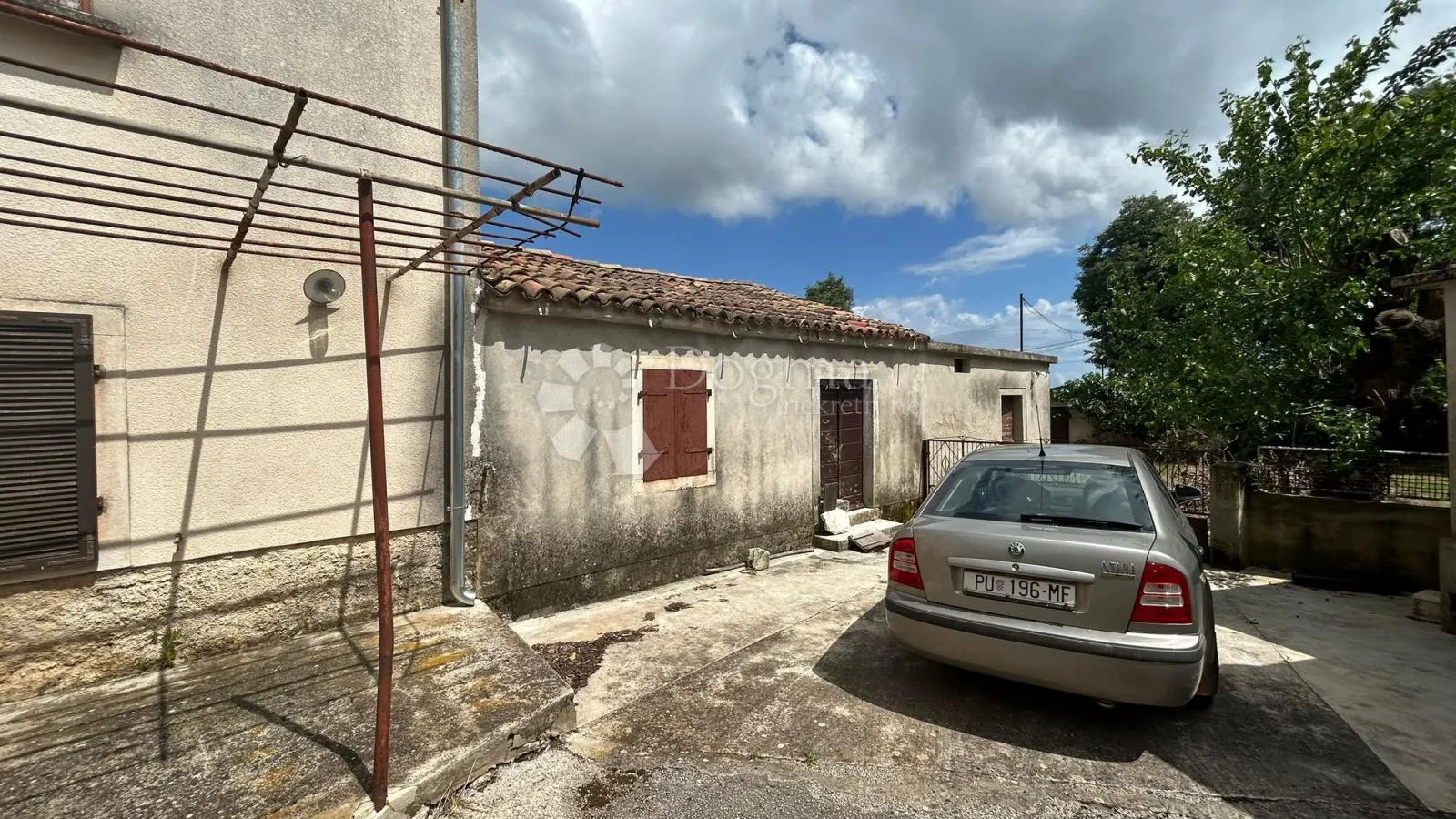 kuća za renovaciju s građevinskim zemljištem - barban - slika 3