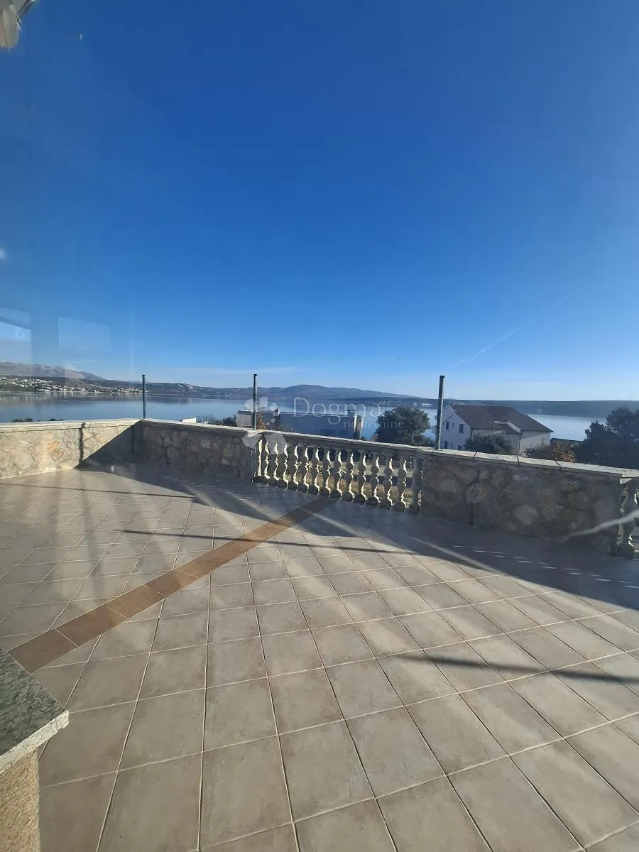 konoba uz more- 100 m od plaže - slika 7