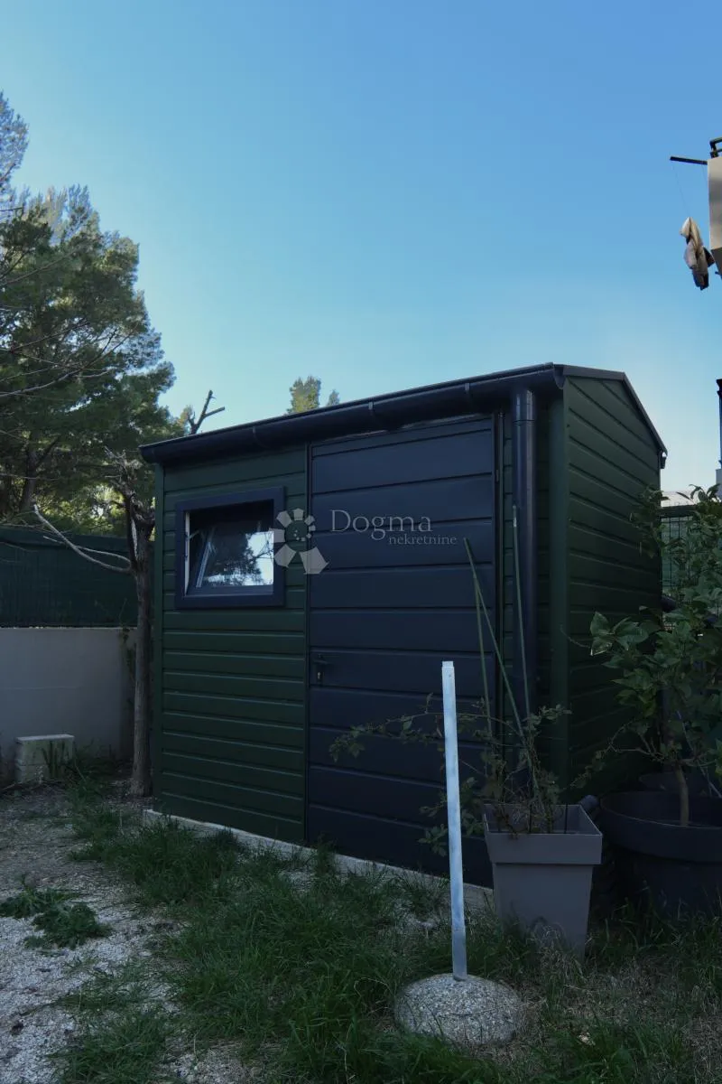 solin: stan s privatnim vrtom - slika 13