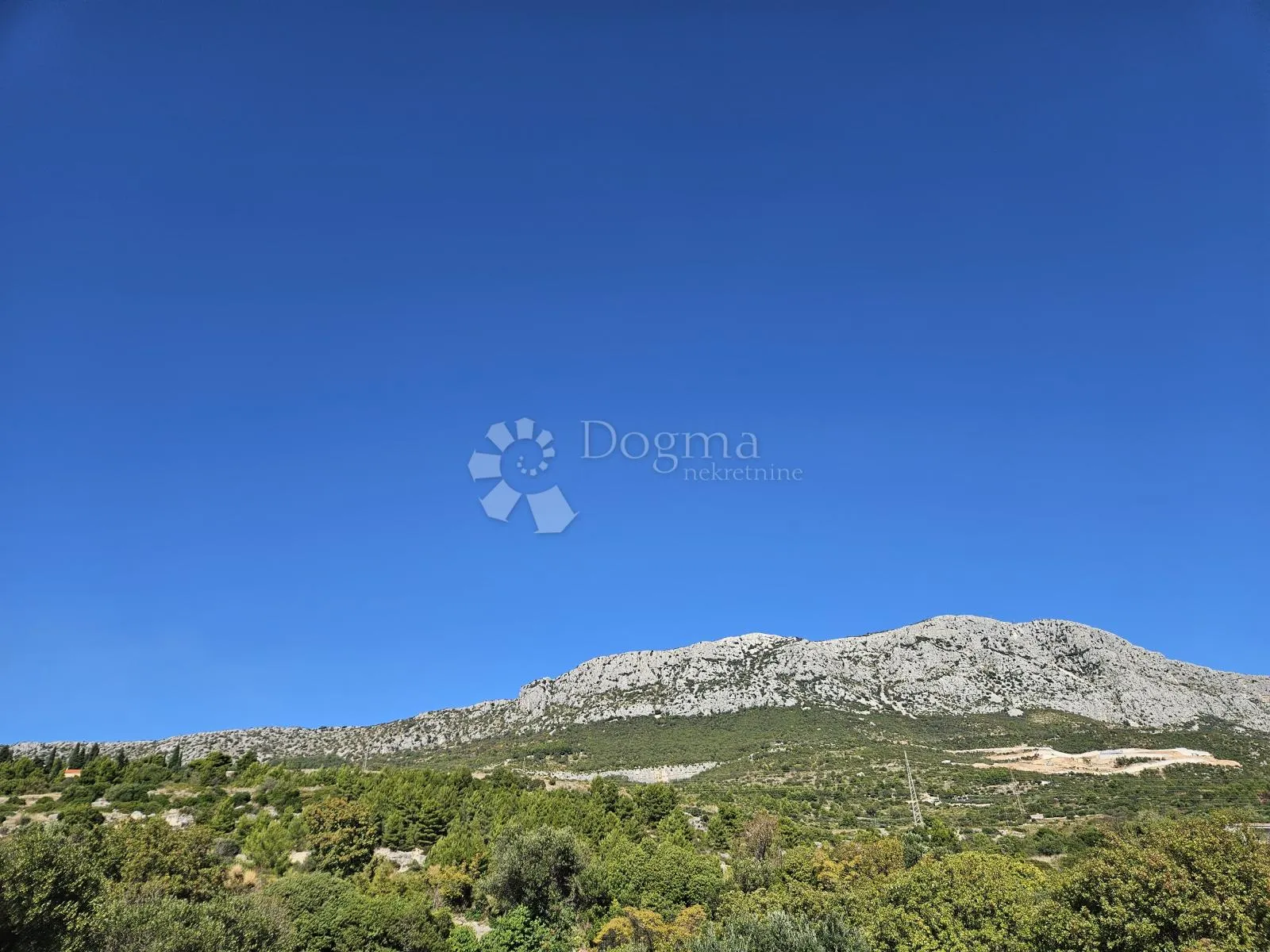 građevinsko zemljište iznad magistrale s panoramskim pogledom na more u kaštel kambelovcu! - slika 4