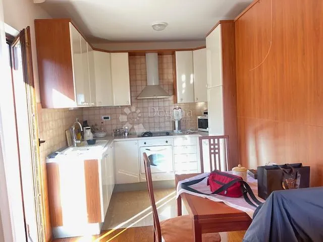 Stan u neposrednoj blizini novog hotela s garažom - Ičići, Opatija