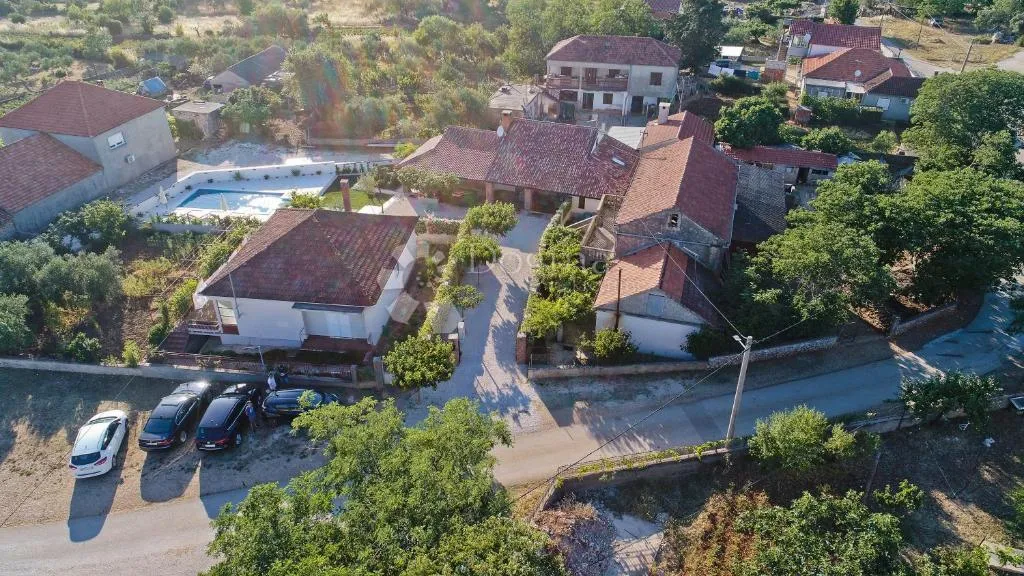 prodaje se vila debeljak/sukošan - slika 2