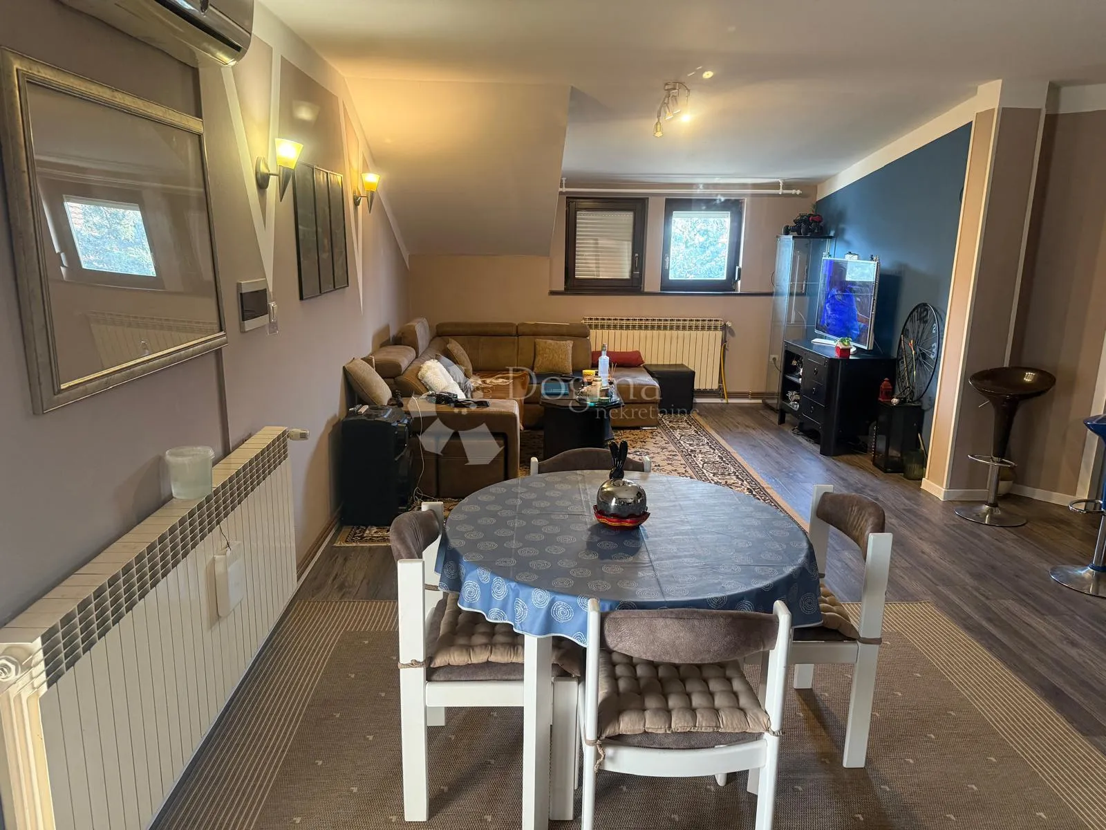 stan u kući 95,2 m2 - gornji kućan - slika 8