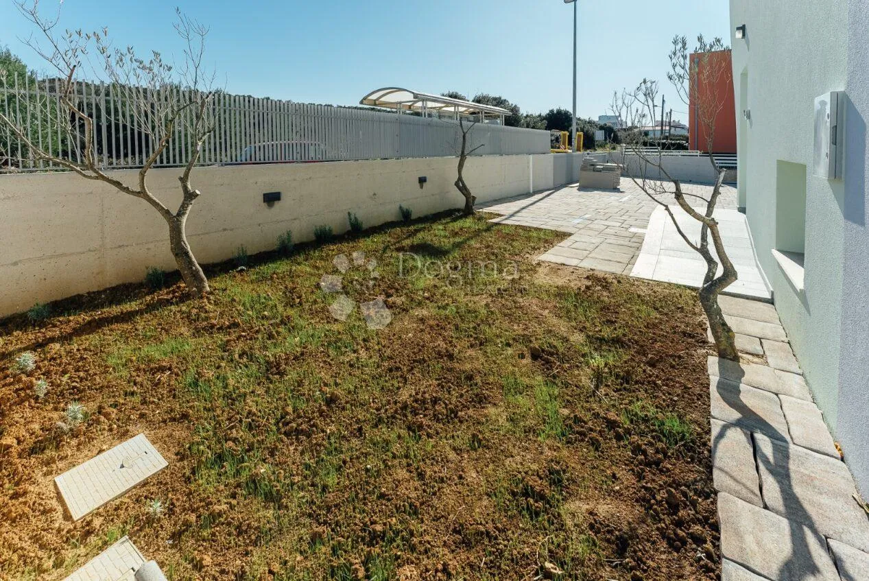 petrčane - s1 troetažni stan s pogledom na more, vrt, krovna terasa - slika 42