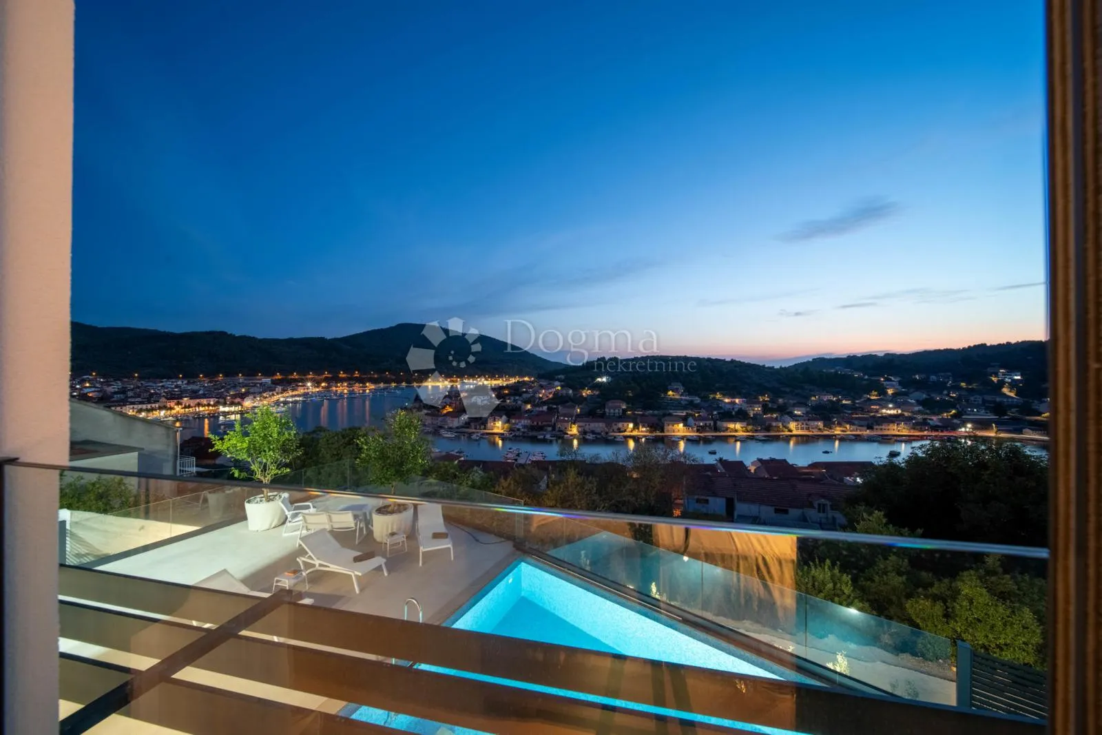 ekskluzivna moderna vila s panoramskim pogledom na more, vela luka - slika 14