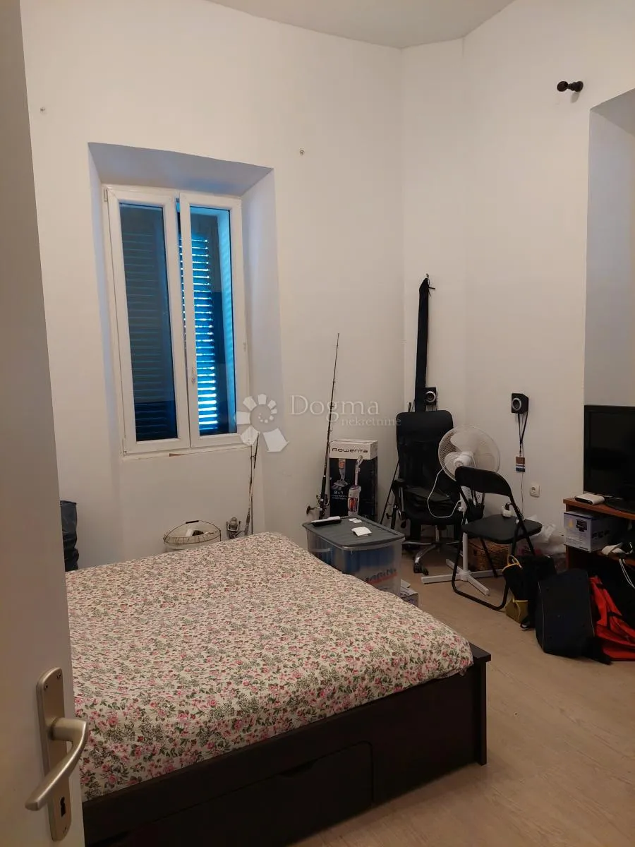 sibenik grad - prekrasan stan na top lokaciji - slika 14