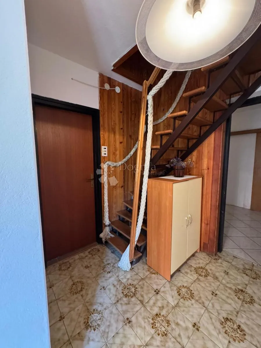 prekrasna kuća u vrsima – samo 30 m od mora! - slika 22