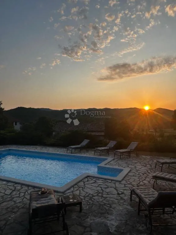 prekrasna istarska villa s bazenom na prostranoj okućnici - slika 3