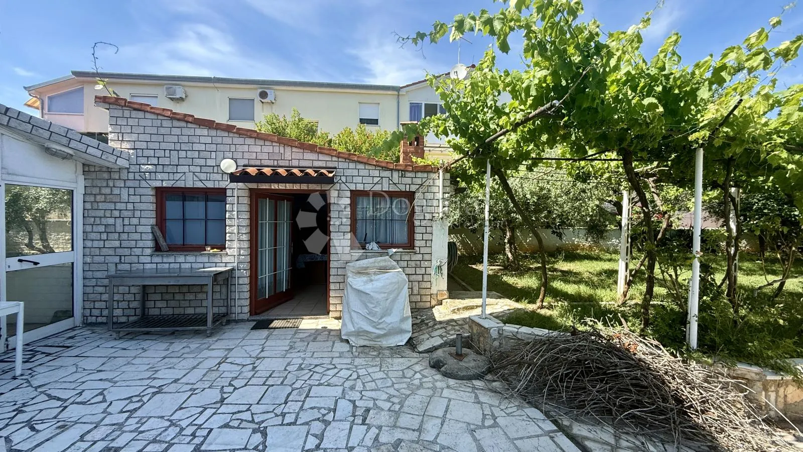 samo kod nas!! pula,apartmanska kuća blizu centra sa ljetnom kuhinjom,garažom i bazenom - slika 16