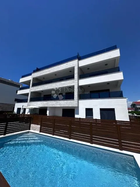 PRIVLAKA NOVOGRADNJA PRIZEMLJE 90m2
