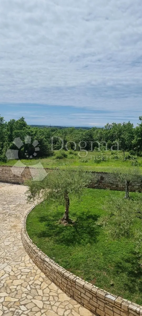 uhodani posao vila sa restoranom 2 km od mora - slika 7