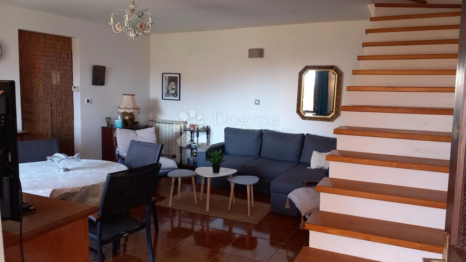 prostrana kuća s dva apartmana u mirnom okruženju blizu brtonigle - slika 2