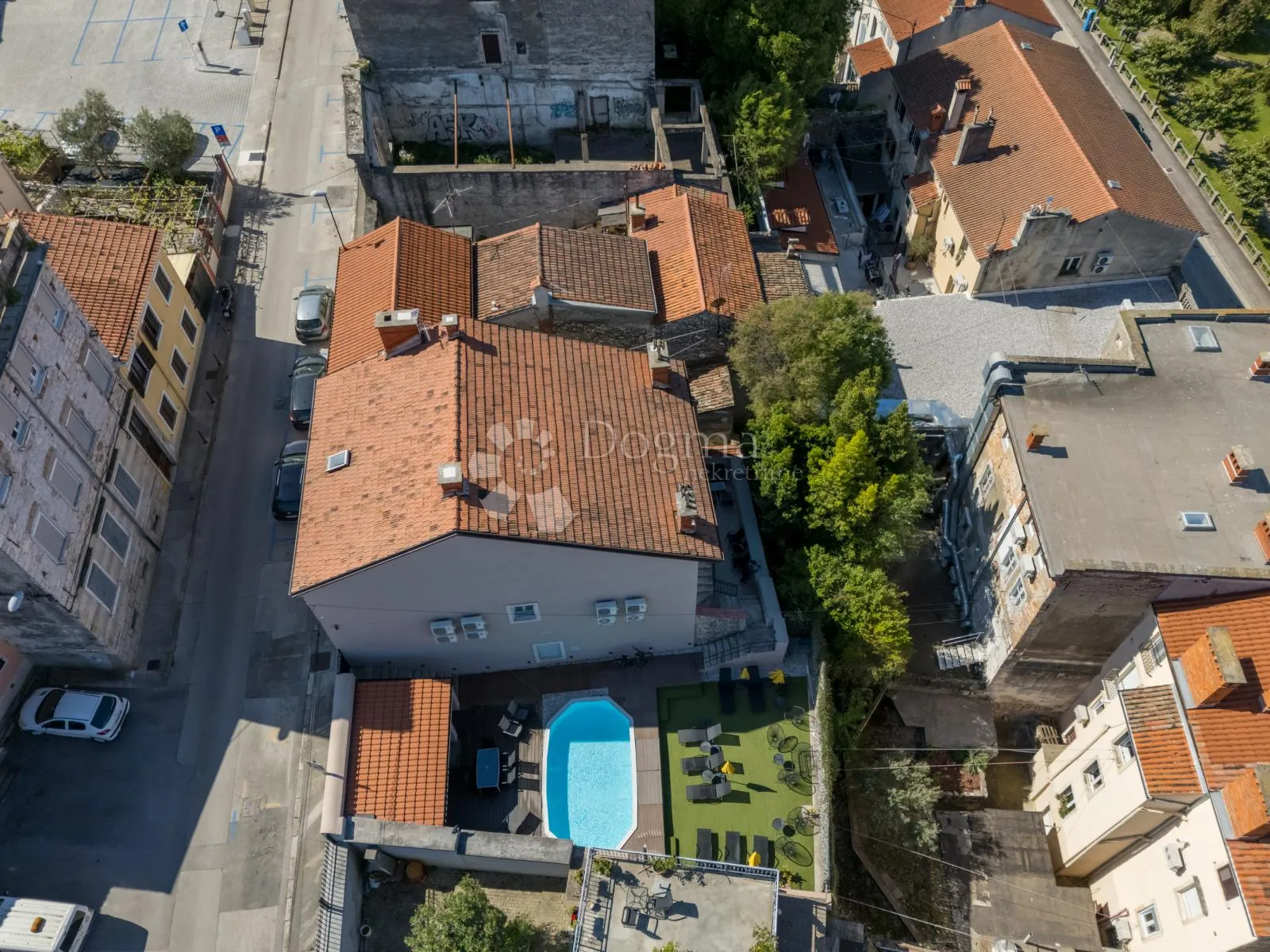 6 apartmana s bazenom u centru pule - slika 1