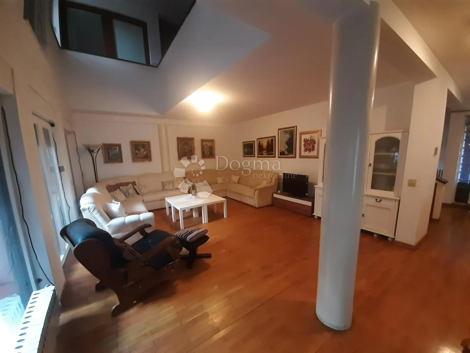 unikatna vila na zapadu zagreba – jedinstvena arhitektura i privatnost - slika 17