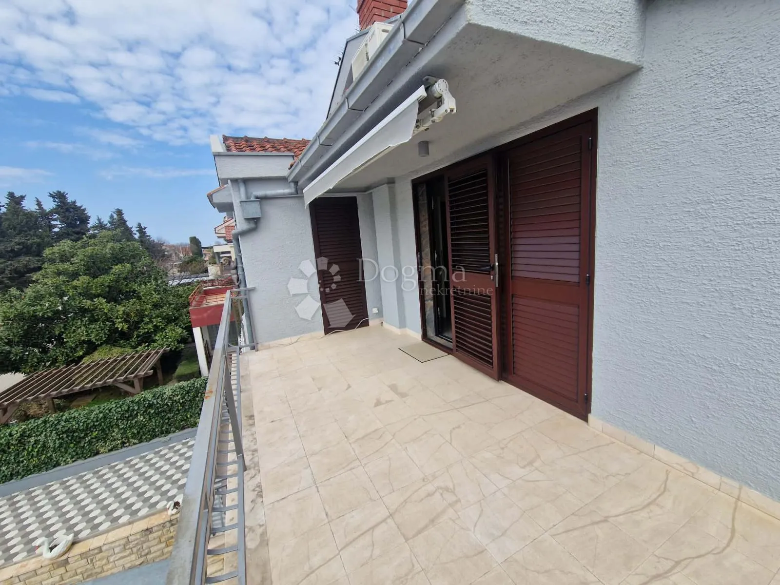 kuća s 4 apartmana - drugi red od mora - slika 63