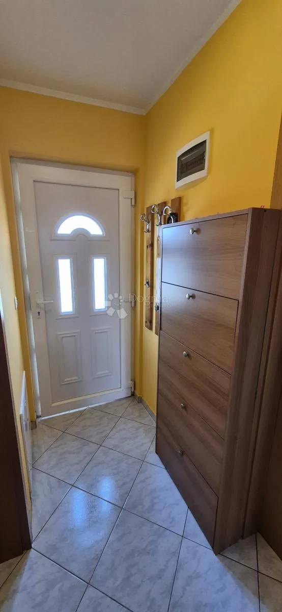 kuća sa 2 stana i bazenom - slika 106