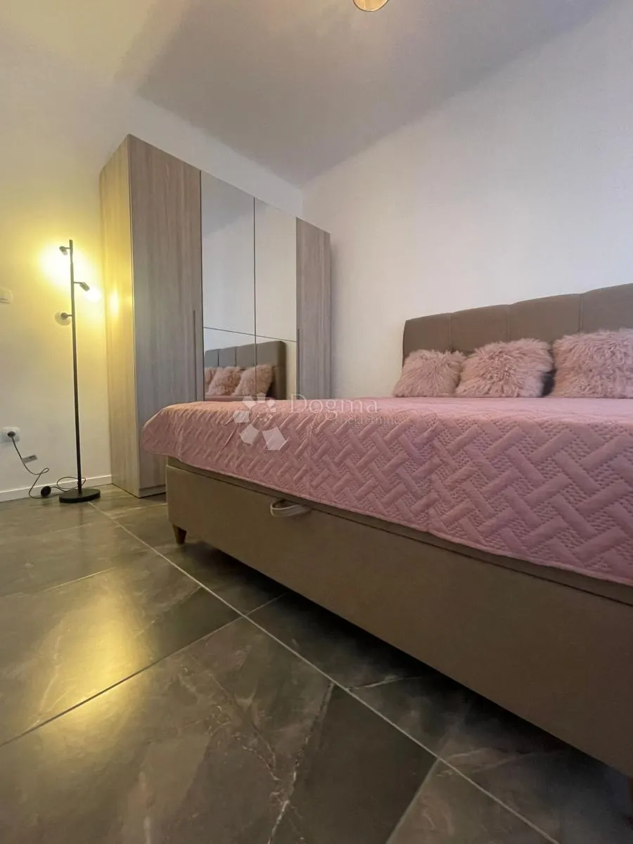 trosobni stan, mirna lokacija, blizina ilice - slika 9