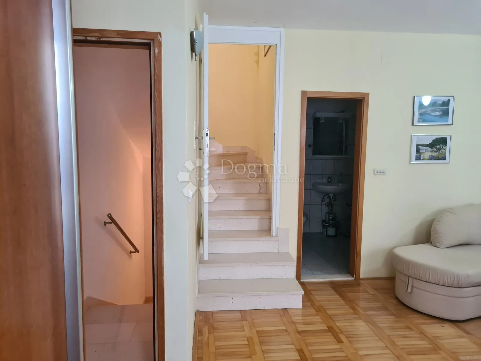 šibenik centar - kamena kuća blizu rive - slika 39