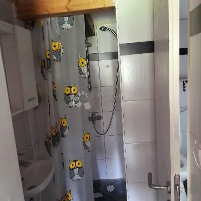 labin, kuća sa odvojenim studio apartmanom i garažom nedaleko labina - slika 24