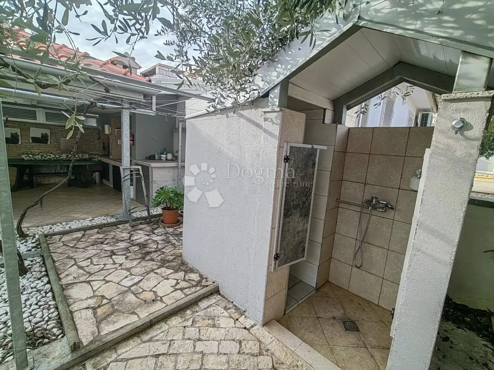 prodaje se apartmanska kuća na otoku viru!! - slika 14