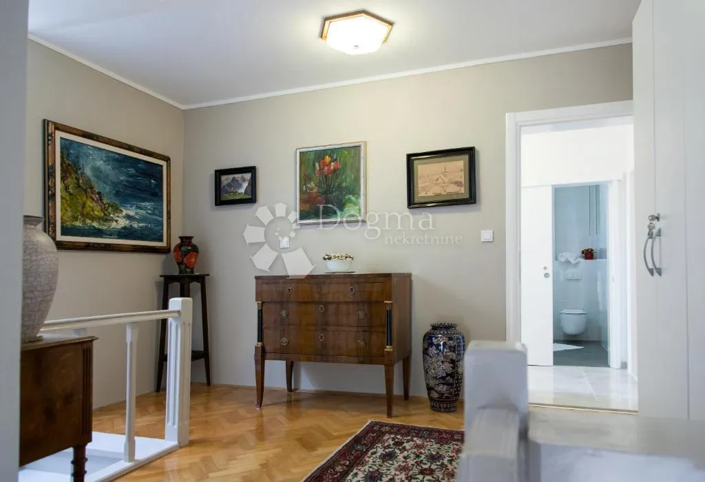 luksuzna kuća sa bazenom na samo 300 m od mora - slika 60