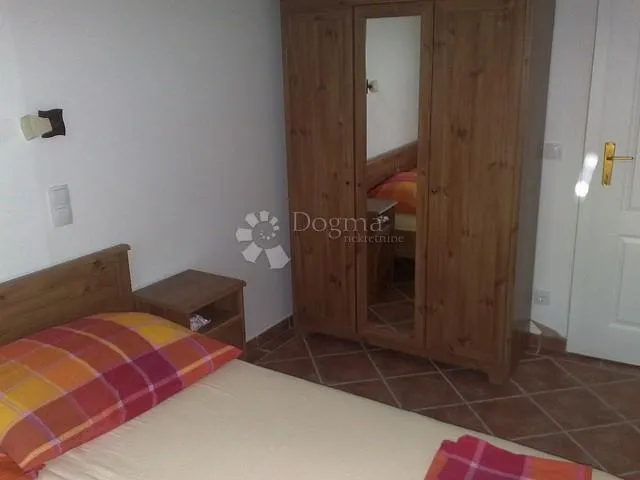 marušići - dvije kuće s bazenom i otvorenim pogledom na more !!! - slika 9