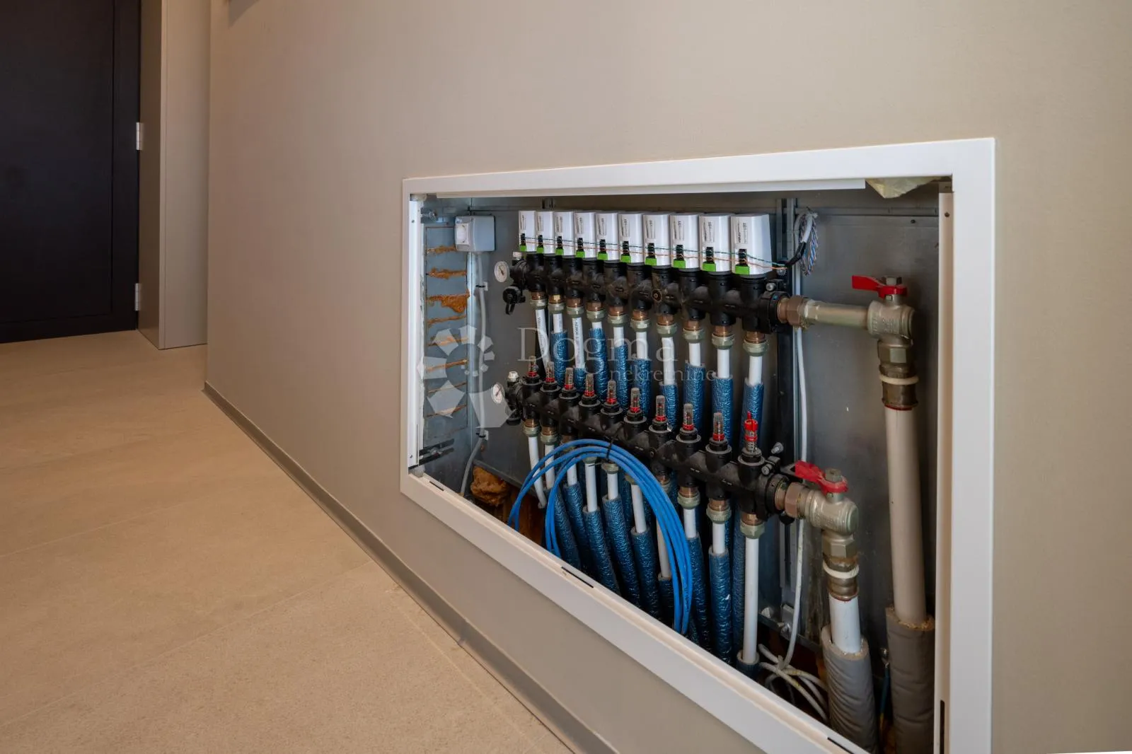 ekskluzivna smart home vila, kompletno opremljena, s otvorenim pogledom - slika 32