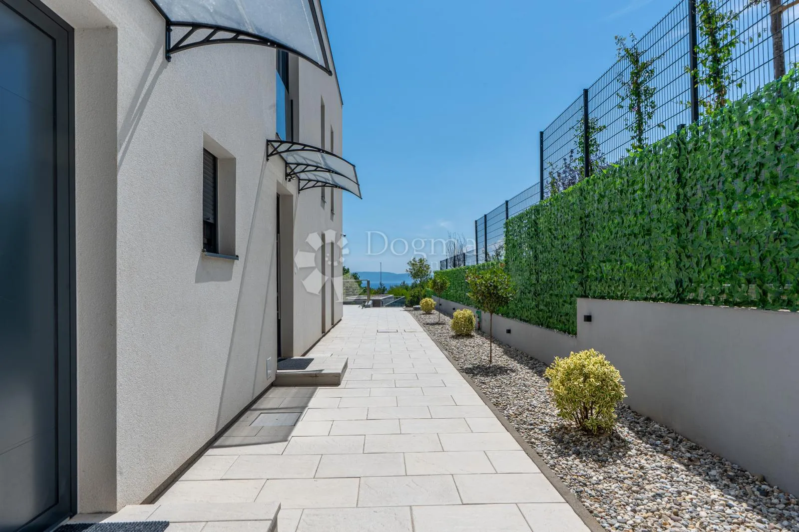 samostojeća moderna vila sa bazenom - slika 9