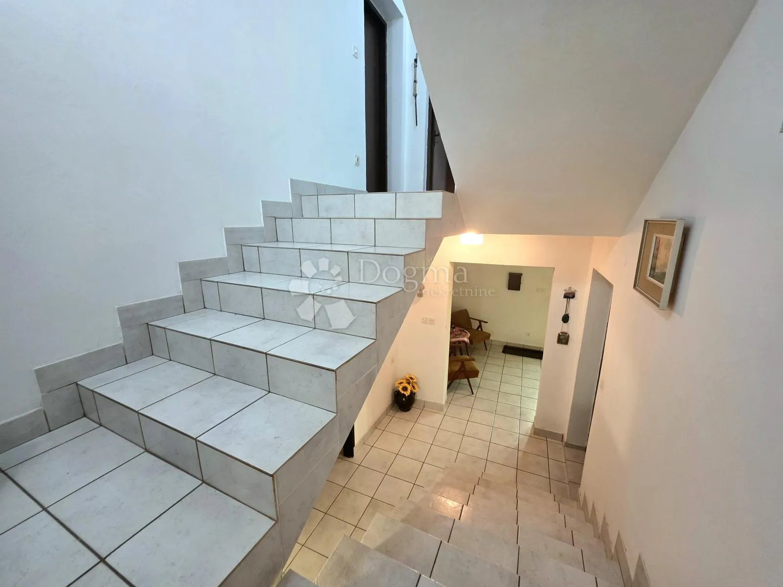 prodaja, kuća, nkp 350m² s okućnicom i terasom, mrežnički brig - slika 9