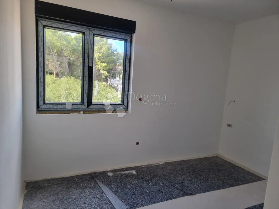 vodice - moderna villa s bazenom - slika 17