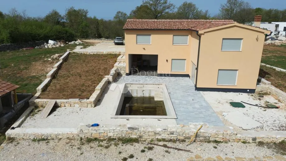 istra,svetvinčenat,moderna katnica s bazenom i imanjem - slika 4