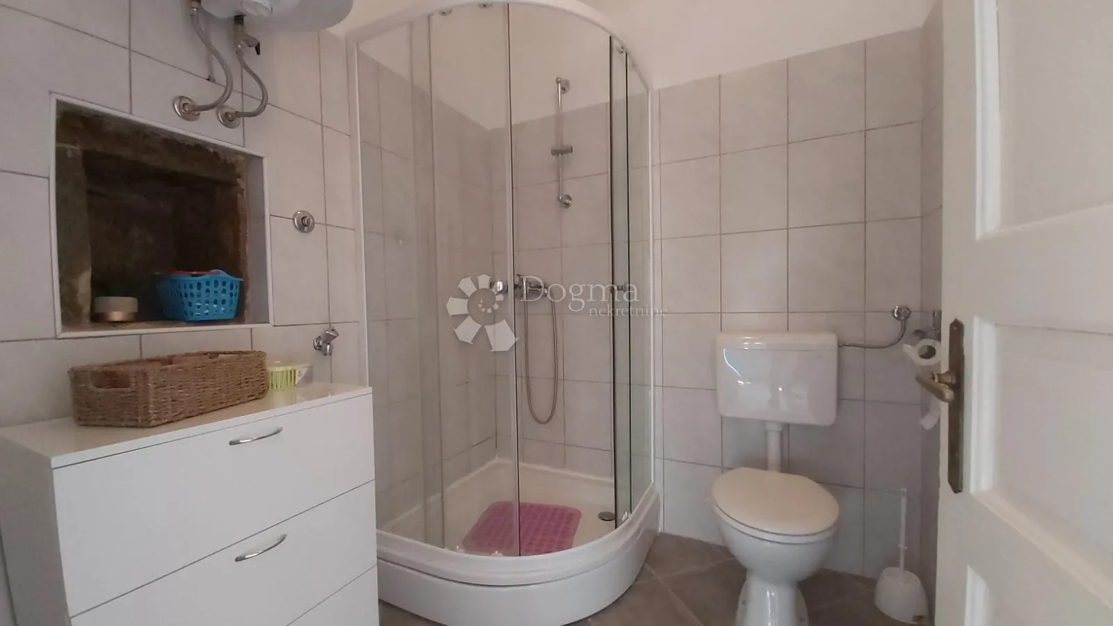 šarmantna kuća u zelenoj istri - slika 12