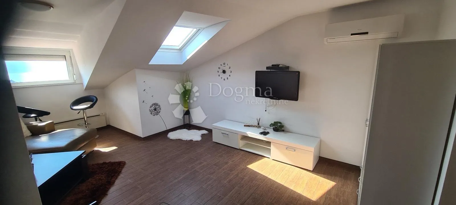 apartman u potkrovlju 50m2(u naravi 70m2) - slika 10