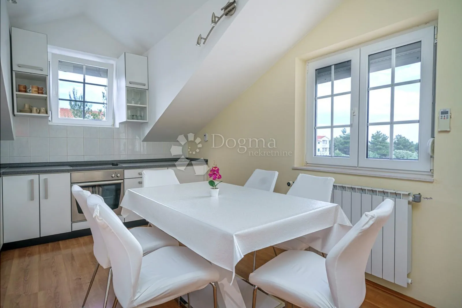 apartmanska kuća u srimi na samoj plaži - slika 7