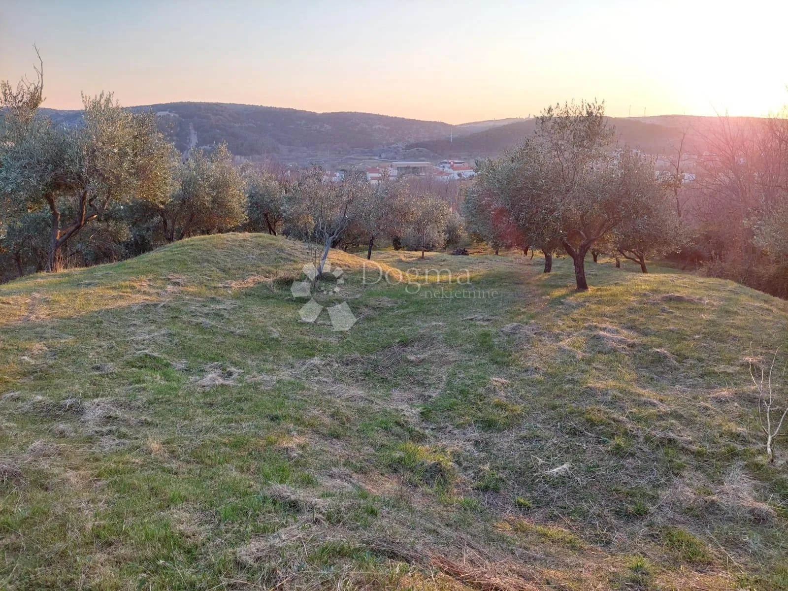 građevinski teren površine 596m2. lopar - slika 5