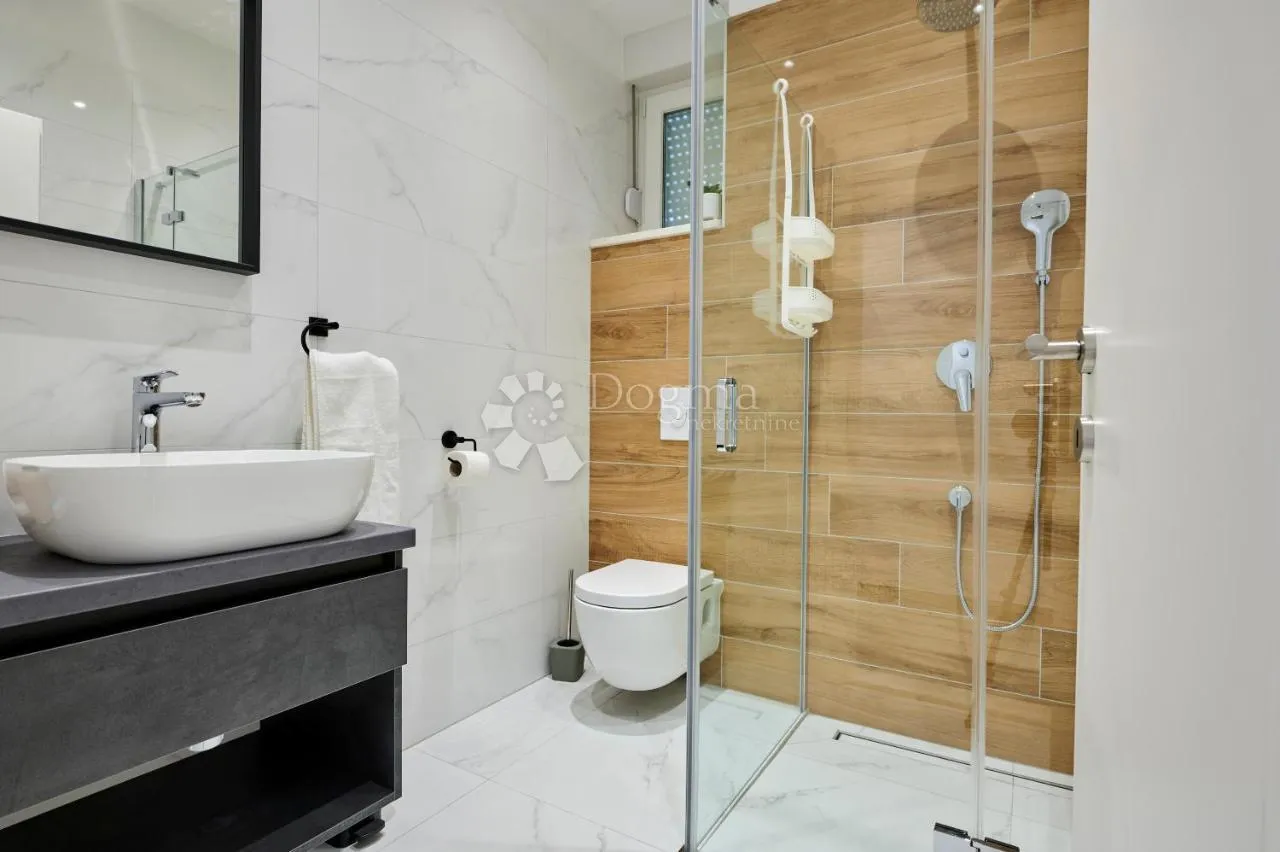 kaštel novi- luksuzna villa s bazenom - slika 10